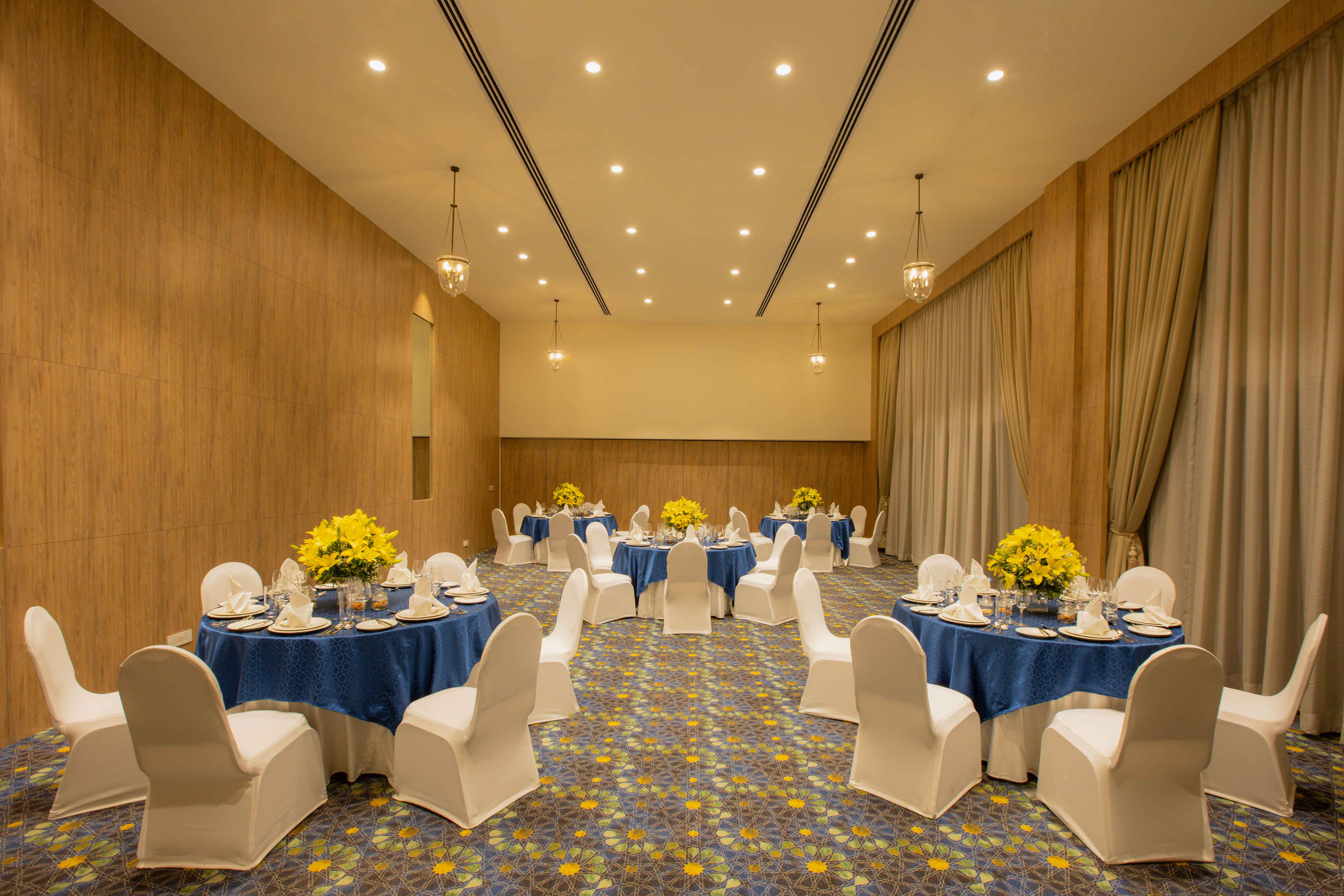 67ebcd166e216Chamber 1 - round table_ (1).jpg
